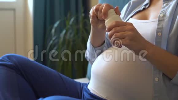 孕妇服用避孕药视频的预览图