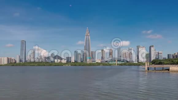 现代城市的蓝天白云视频的预览图