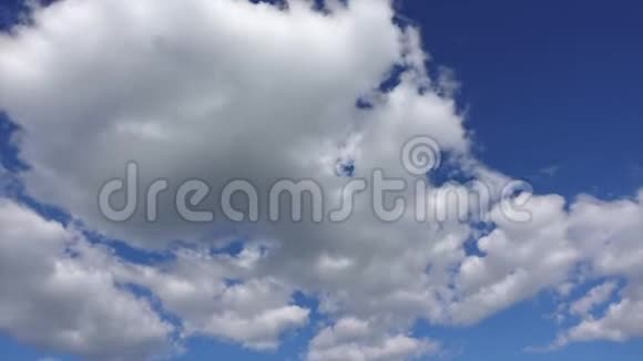 蓝天白云时光流逝清洁气氛及环保理念视频的预览图