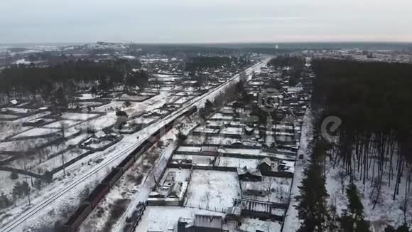 火车轨道冬季时间航空视频的预览图
