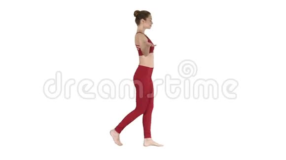 年轻女子练习呼吸运动在白色背景下行走视频的预览图