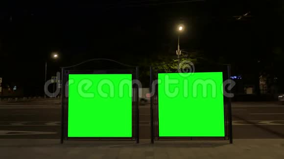 巴士站设有绿色屏幕的现代电子海报视频的预览图