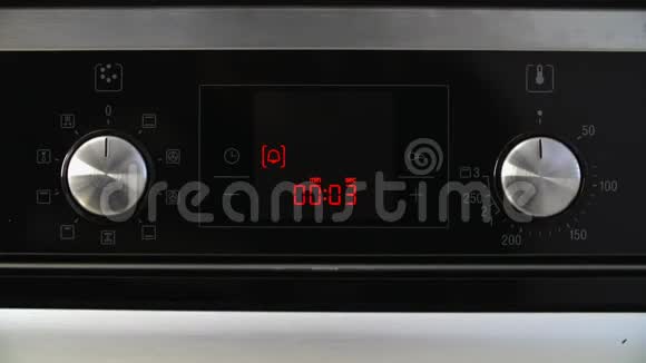 烤箱倒计时的数字时钟视频的预览图
