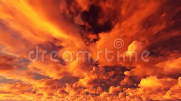 红色多云的天空天启时间流逝视频的预览图