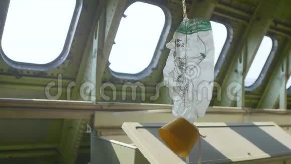 飞机上的氧气面罩视频的预览图