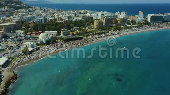 鸟瞰无人机视频罗德城岛多德卡尼斯希腊全景有漂亮的沙滩埃利海滩泻湖视频的预览图