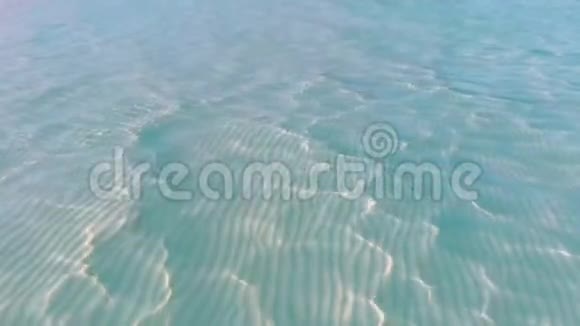 菲律宾绿松石水晶清水鸟瞰图视频的预览图