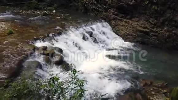 中国大峡谷上的小瀑布视频的预览图