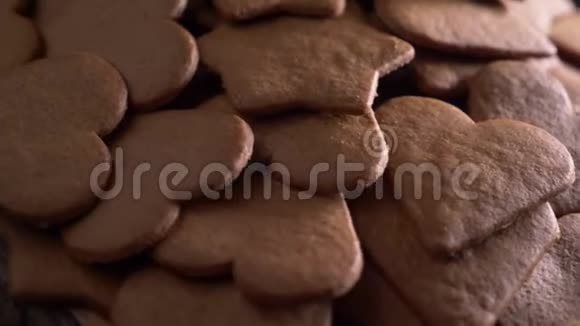 心形姜饼烘焙视频的预览图