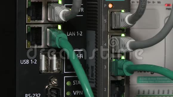 电脑局域网电缆工作视频视频的预览图