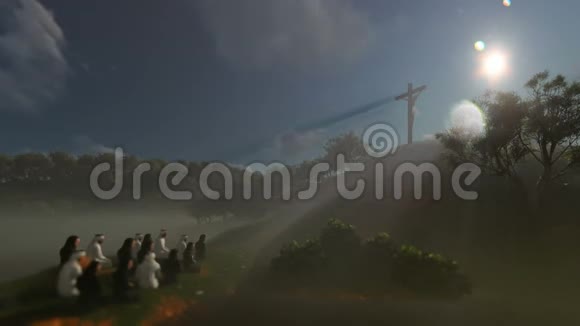 宗教信徒在耶稣十字架上向朝阳祈祷视频的预览图