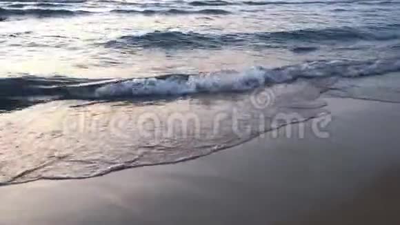 沙滩海岸平静的海浪或海洋视频的预览图
