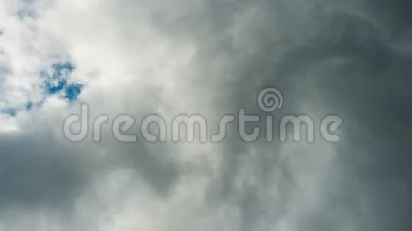 多云的夜空时间流逝视频的预览图