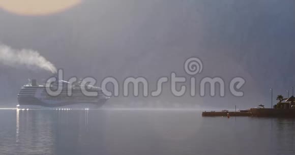 科托湾朝阳游船视频的预览图
