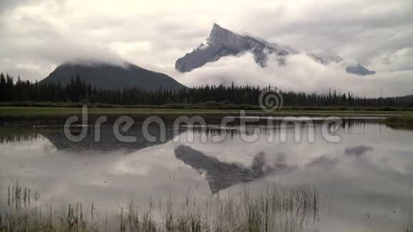 加拿大佛蒙特州湖泊和隆德尔山视频的预览图
