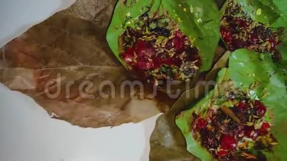 Paan也叫pan也叫betelquid是一种由槟榔叶组成的印度饭后疗法视频的预览图