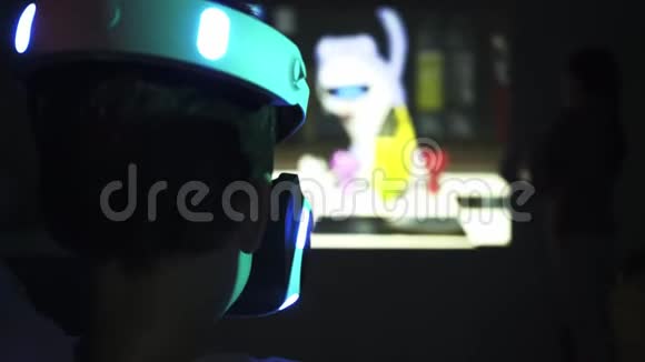 儿童电脑游戏详细VR耳机视频的预览图