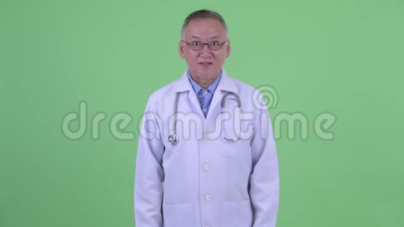成熟的日本男医生很开心视频的预览图