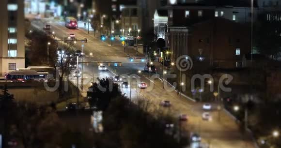 浅深城市交通路口夜间时间推移视频的预览图