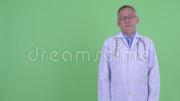 一位成熟的日本男医生视频的预览图