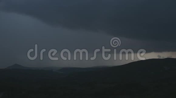 雨和太阳时间流逝视频的预览图