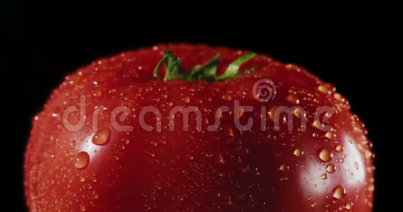 一个农场新鲜牛排番茄的特写镜头视频的预览图