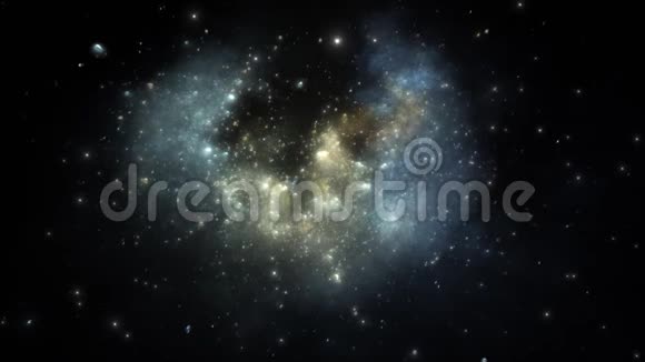 通过星云的太空飞行深空有彗星结的球状星云视频的预览图