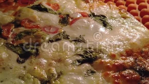 圆比萨烹饪全景视频的预览图