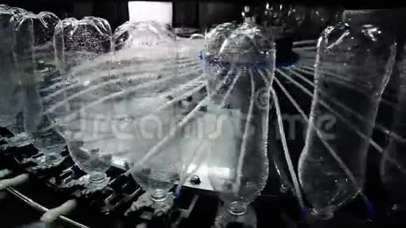 塑料瓶的植物预灭菌瓶灌装设备视频的预览图