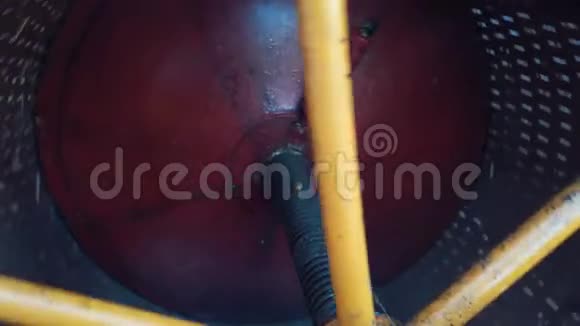 葡萄压榨机大型滚筒压榨机粉碎水果现代农业机械关闭视频的预览图