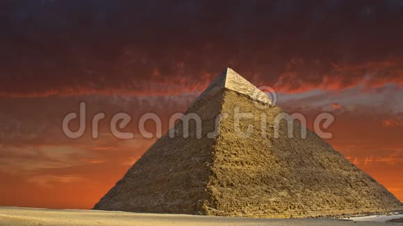 吉萨大金字塔埃及旅行日出日落视频的预览图