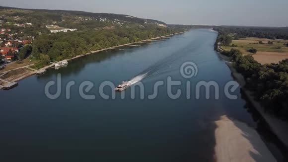 多瑙河上的快艇视频的预览图