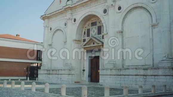 意大利里米尼的马拉提亚诺教堂视频的预览图