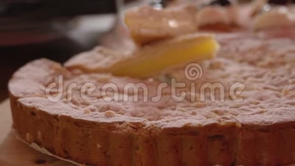 慢淘柠檬奶油派和樱桃蛋糕FDV视频的预览图