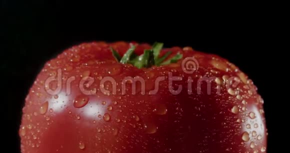 一个农场新鲜牛肉牛排番茄的特写镜头视频的预览图
