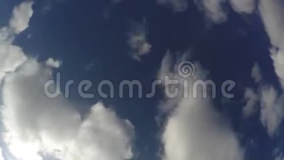 云层旋转视频的预览图