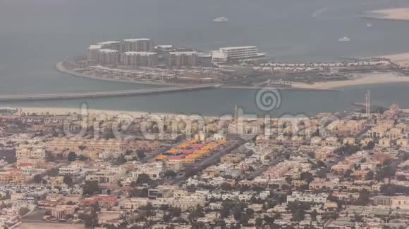 阿拉伯联合酋长国迪拜的达里亚岛迪拜男子的鸟瞰图视频的预览图