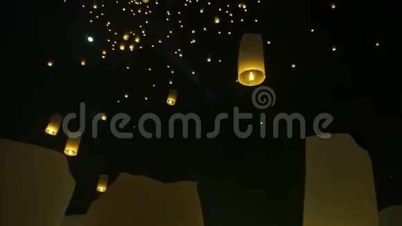 泰国灯会狂欢之夜视频的预览图