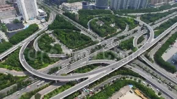 中国西安立交桥上交通的时空视频的预览图