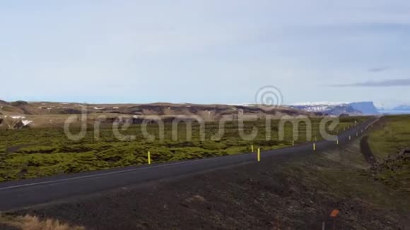 冰岛道路透视宽全景景观视频的预览图