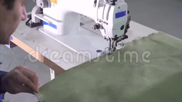 缝纫机在加工过程中人手视频的预览图