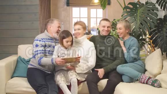 美好的家庭分享回忆视频的预览图