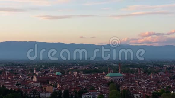 日落时的维琴察全景延时4k视频的预览图