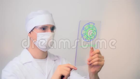 男科学家用玻璃平板数字动画显示隔离白背景视频的预览图