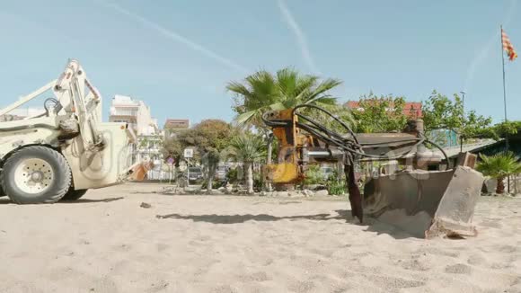 加泰罗尼亚Calella海滩建筑设备景观视频的预览图