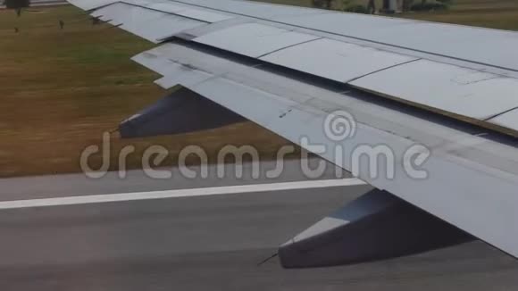 飞机起飞机翼襟翼打开有机动视频的预览图