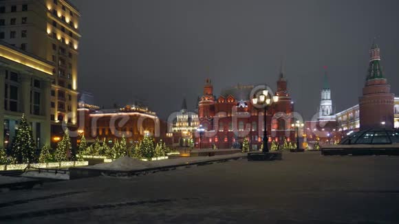 位于莫斯科市中心的曼尼兹纳亚广场建筑物的照明非常漂亮视频的预览图