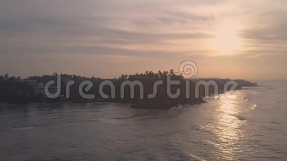 海洋海岸热带度假胜地早晨全景视频的预览图