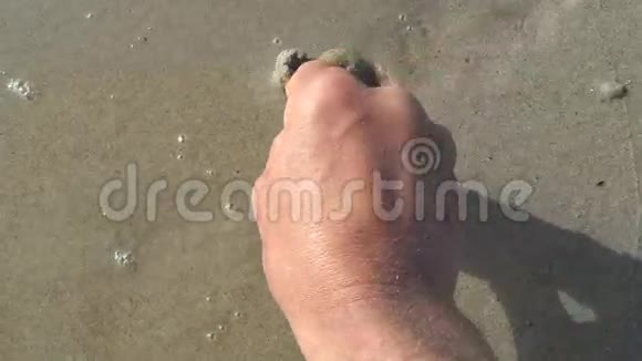 心在沙滩上视频的预览图