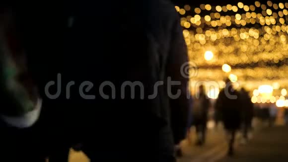 轻夜市圣诞老人新年视频的预览图